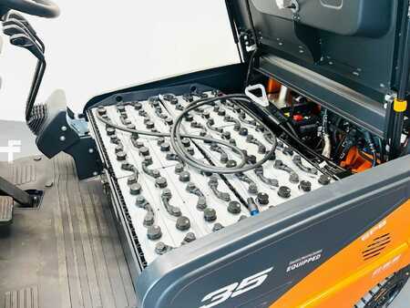 Chariot 4 roues électrique 2023  Doosan B35NS (10)