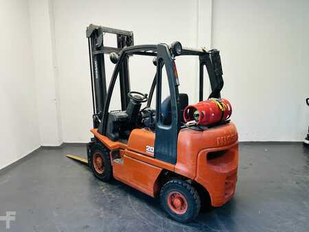 Treibgasstapler 2001  Nissan UD02A20PQ (2)