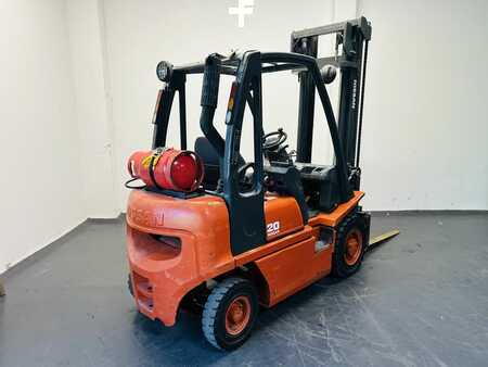 Treibgasstapler 2001  Nissan UD02A20PQ (3)