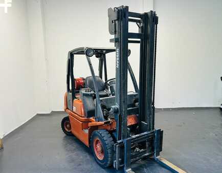 Treibgasstapler 2001  Nissan UD02A20PQ (4)