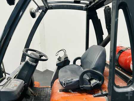 Treibgasstapler 2001  Nissan UD02A20PQ (6)