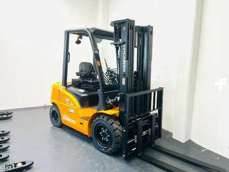 Sähkö - 4 pyör 2025  HC (Hangcha) CPD30-XE (3)