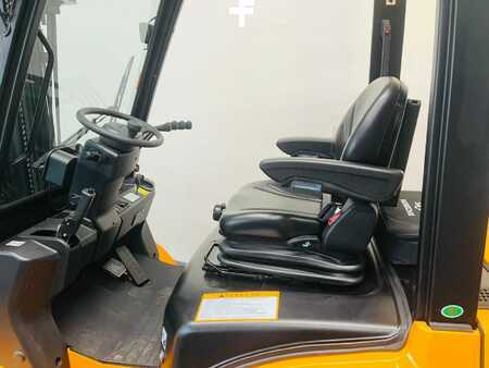 Sähkö - 4 pyör 2025  HC (Hangcha) CPD30-XE (7)