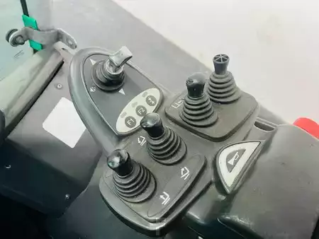 Elektromos 4 kerekű 2012  Still RX60-30L (8)