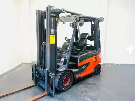 Eléctrico - 4 rodas 2019  Linde E30L (1)