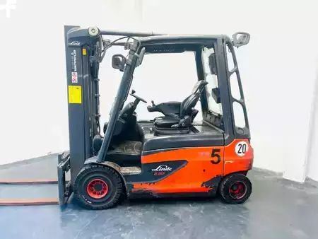 Eléctrico - 4 rodas 2019  Linde E30L (2)