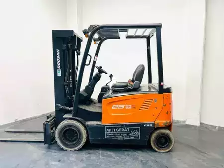 Elektro čtyřkolový VZV 2018 Doosan B25X-7 (2)