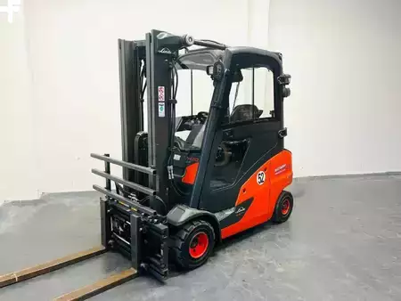 Empilhador a gás 2020 Linde H20T (1)