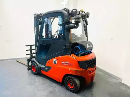 Empilhador a gás 2020 Linde H20T (3)