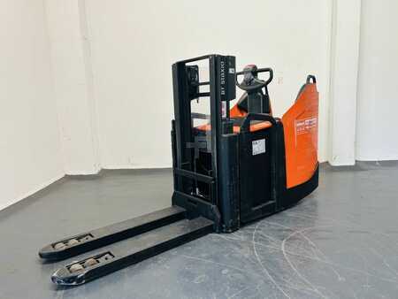 Stapelaars met staplatform 2016 BT SPE200D (1)