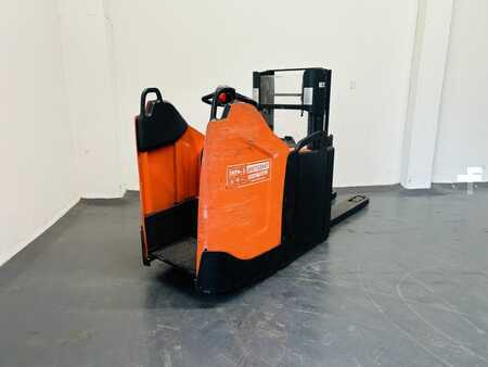 Stapelaars met staplatform 2016 BT SPE200D (2)