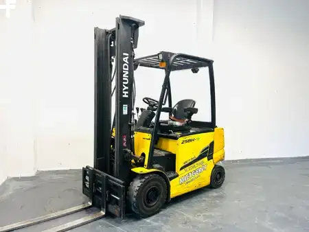 Elektro čtyřkolový VZV 2015 Hyundai 25BH-9 (1)