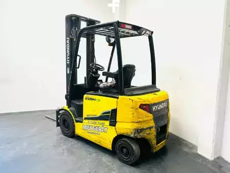 Chariots électriques à 4 roues 2015  Hyundai 25BH-9 (3)