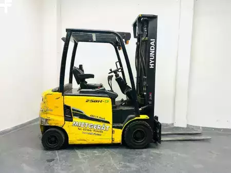 Chariots électriques à 4 roues 2015  Hyundai 25BH-9 (5)