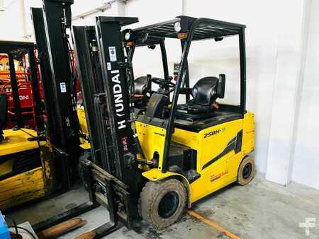 Electric - 4 wheels 2016  Hyundai 25BH-9 (1)