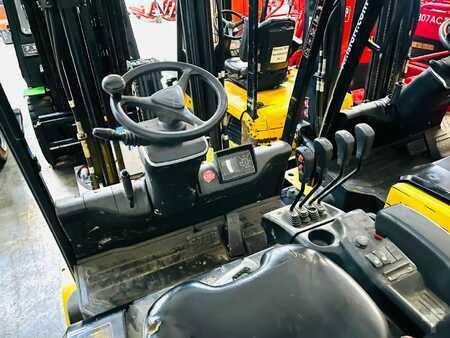 Electric - 4 wheels 2016  Hyundai 25BH-9 (3)