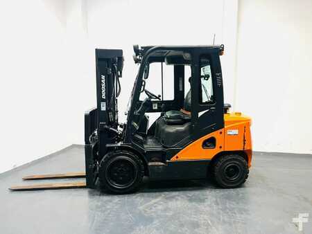 Dieselstapler 2020  Doosan D30S-7 (2)