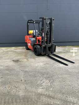 Treibgasstapler 2008  Mitsubishi FG30N (1)