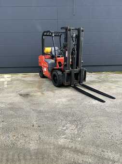 Treibgasstapler 2008 Mitsubishi FG30N (1)