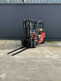 Treibgasstapler 2008  Mitsubishi FG30N (2)