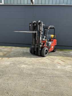 Treibgasstapler 2008  Mitsubishi FG30N (4)