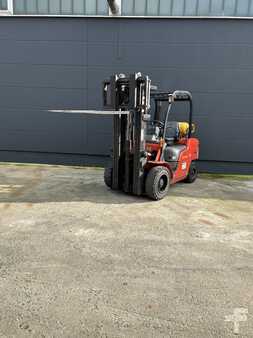 Treibgasstapler 2008 Mitsubishi FG30N (4)