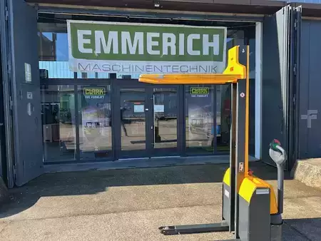 Hochhubwagen 2012 Jungheinrich EMC 110 (1)