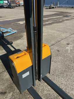 Magasemelésű béka 2012  Jungheinrich EMC 110 (8)