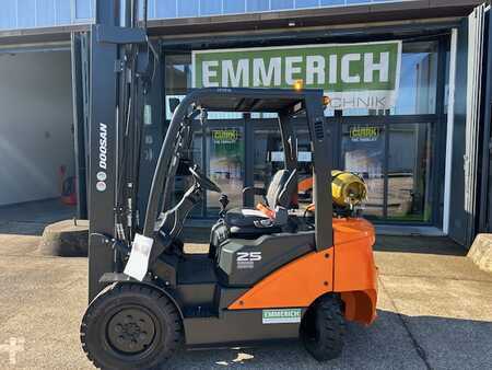 Carretilla elevadora GLP 2020  Doosan G25P-7 (3)