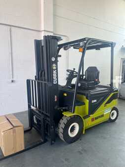 Elektryczne 4-kołowe 2023  Clark SE25 (2)