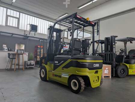 Elektryczne 4-kołowe 2023  Clark SE25 (8)