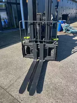 Dieseltrukki 2024  Clark S30D (11)