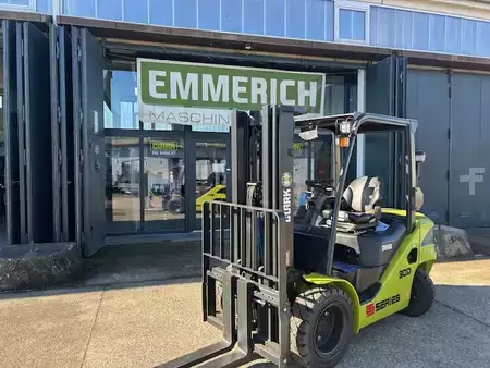 Dieseltrukki 2024  Clark S30D (1)