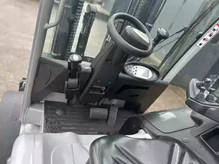 Chariots électriques à 4 roues 2019  Still RX 60-40 (16)