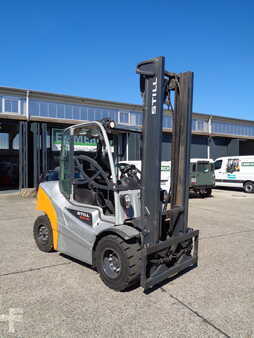 Chariots élévateurs diesel 2015 Still RX70-45 (3)