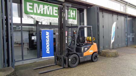 Chariots élévateurs GPL 2008 Doosan G35C-5 (1)