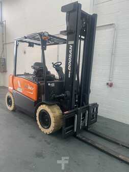 Sähkö - 4 pyör 2021  Doosan B50 X7 (2)