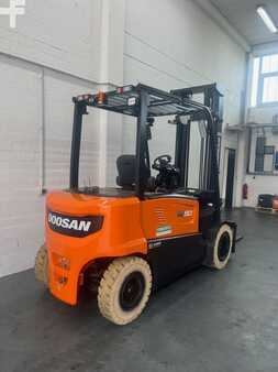 Elektro čtyřkolový VZV 2021  Doosan B50 X7 (3)