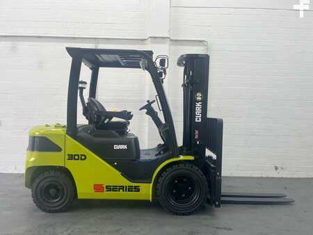 Chariots élévateurs diesel 2024 Clark S30D (1)