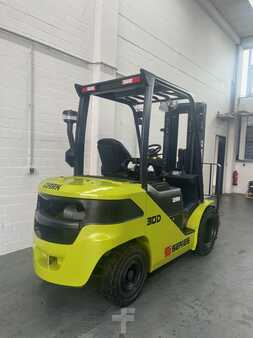 Chariots élévateurs diesel 2024 Clark S30D (3)