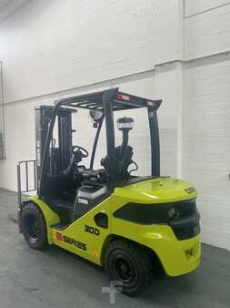 Chariots élévateurs diesel 2024 Clark S30D (4)