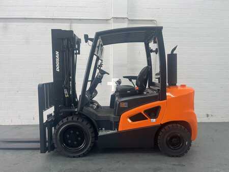 Dieselový VZV 2023  Doosan D30 S9 (5)