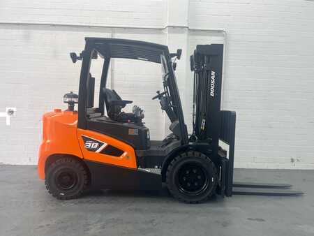 Dieselový VZV 2023  Doosan D30 S9 (1)