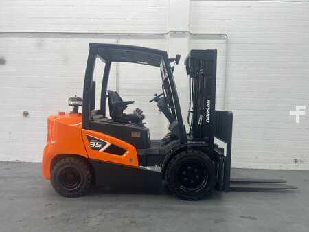 Dieselový VZV 2023  Doosan D35 SC9 (1)