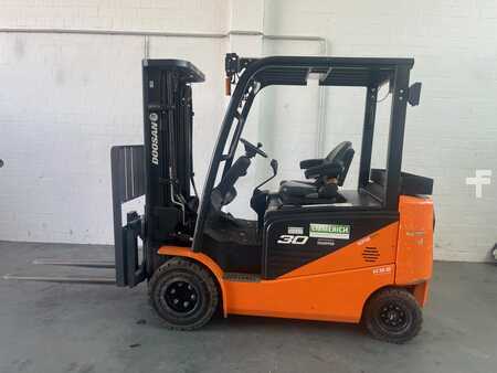 Chariots électriques à 4 roues 2021  Doosan B 30 (5)