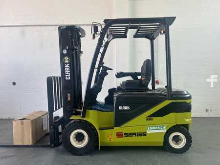 Chariots électriques à 4 roues 2023 Clark S25 (1)