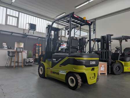 Chariots électriques à 4 roues 2023  Clark S25 (8)