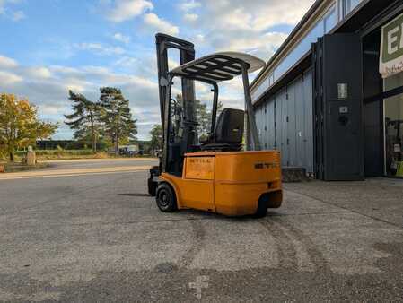 Chariots électriques à 3 roues 2002 Still R50-15 (2)