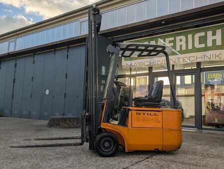 Chariots électriques à 3 roues 2002 Still R50-15 (1)