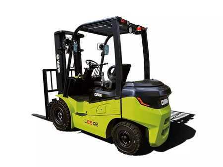 Elektromos 4 kerekű 2025  Clark L25XE (1)